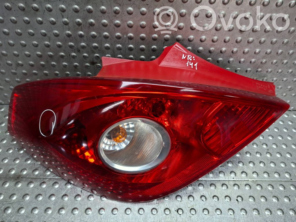 Opel Corsa D Aizmugurējais lukturis virsbūvē 