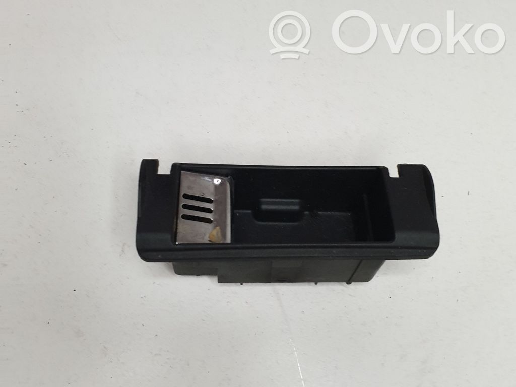 Audi Q7 4L Popielniczka deski rozdzielczej 