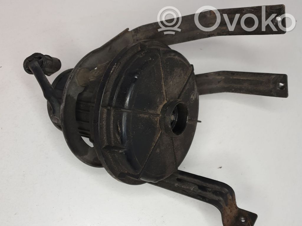 BMW 7 E65 E66 Secondary air pump 
