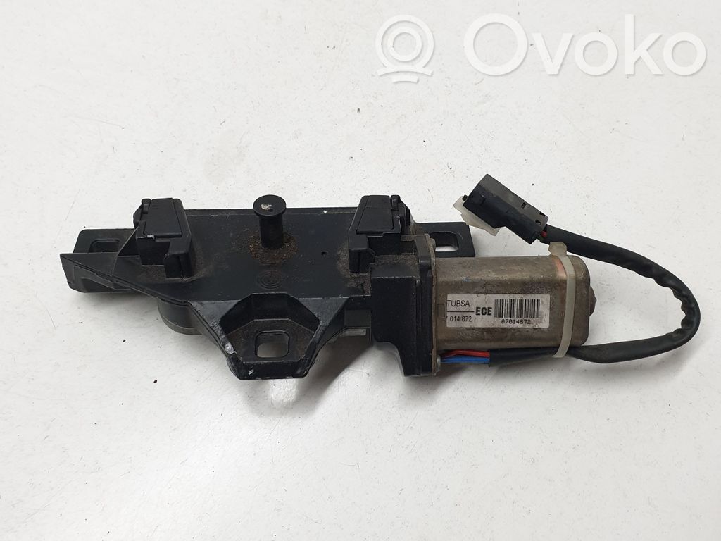 BMW 7 E38 Aizmugurējā pārsega slēdzene 