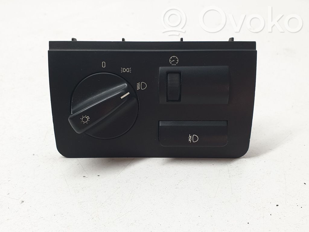 Light switch   8372205