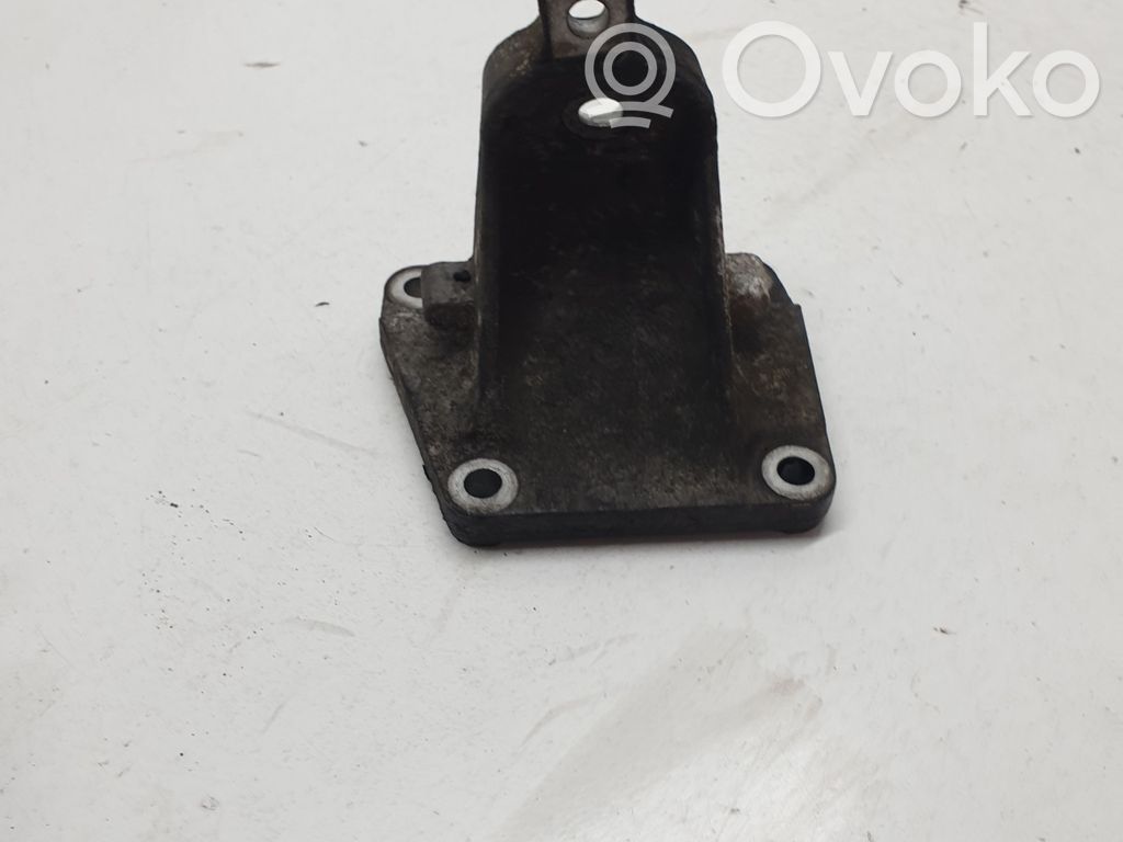 BMW 7 E38 Engine mounting bracket 