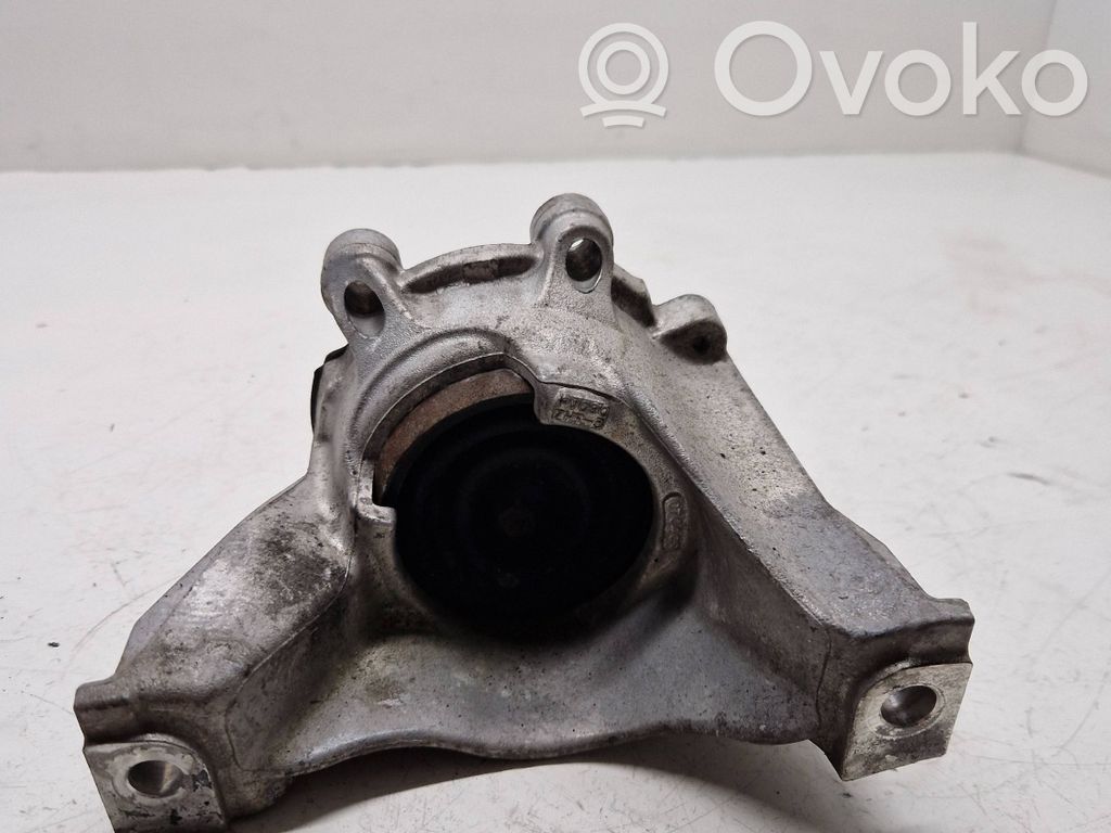 Honda CR-V Engine mount bracket 