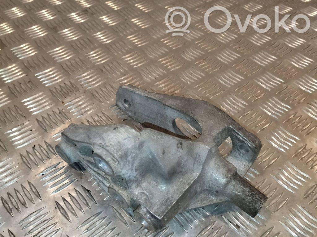 Engine mounting bracket   X00767B,8337,1129