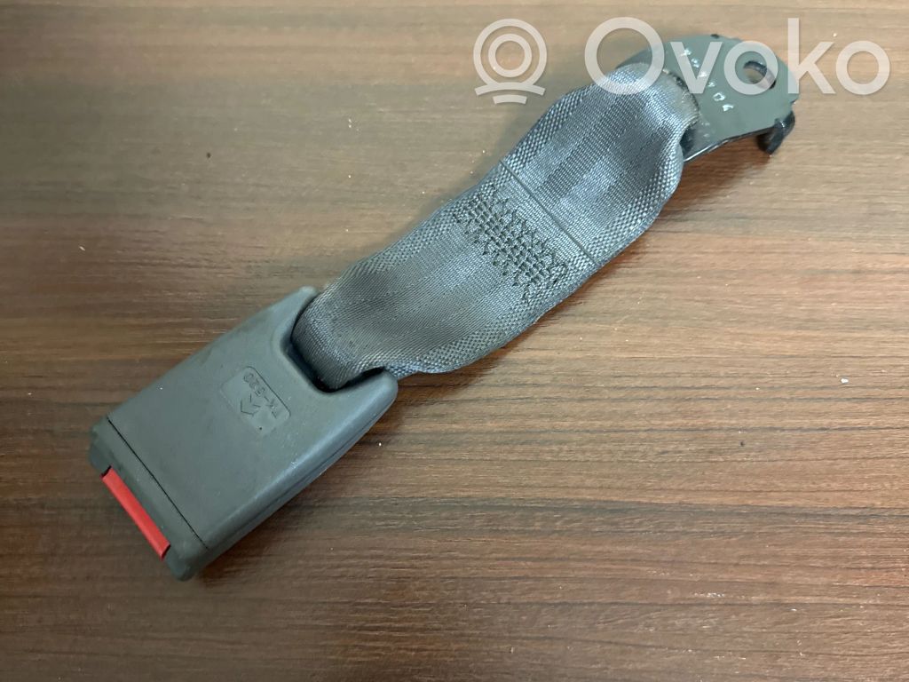 Mitsubishi L200 Middle seatbelt buckle (rear) 