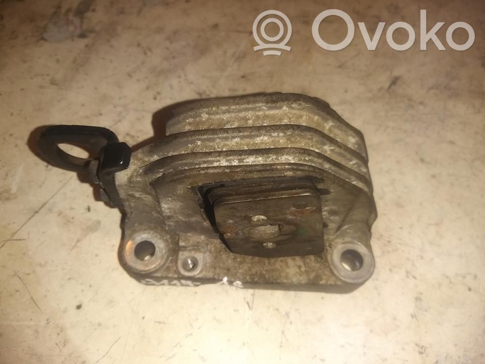 Volvo V70 Engine mount bracket 