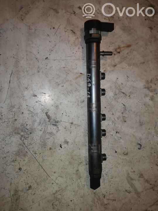 BMW 1 E81 E87 Fuel distributor 