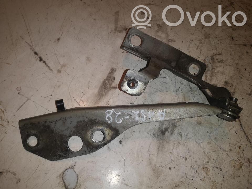 Volvo V50 Tailgate/trunk/boot hinge 