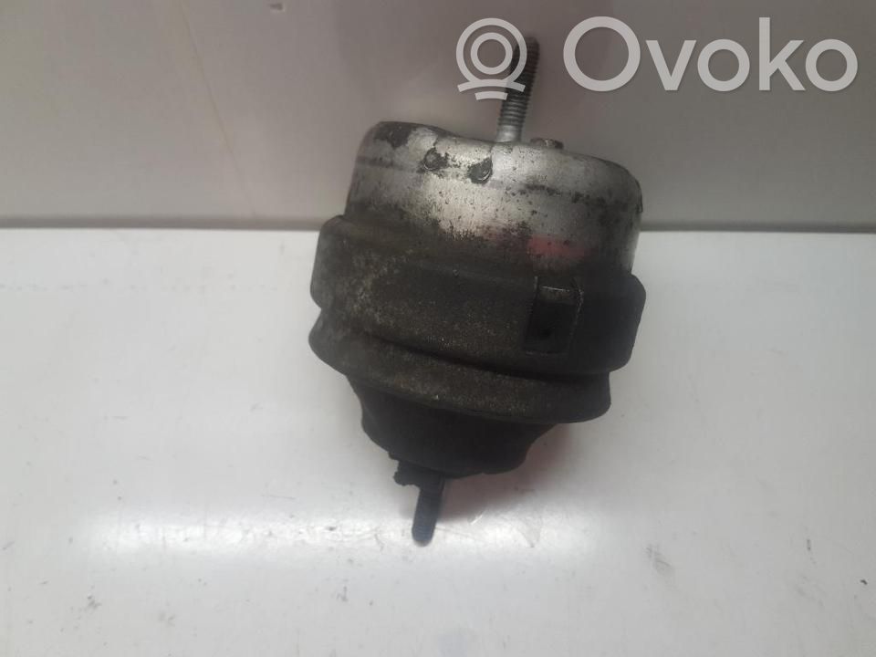 Audi A8 S8 D2 4D Engine mount bracket 