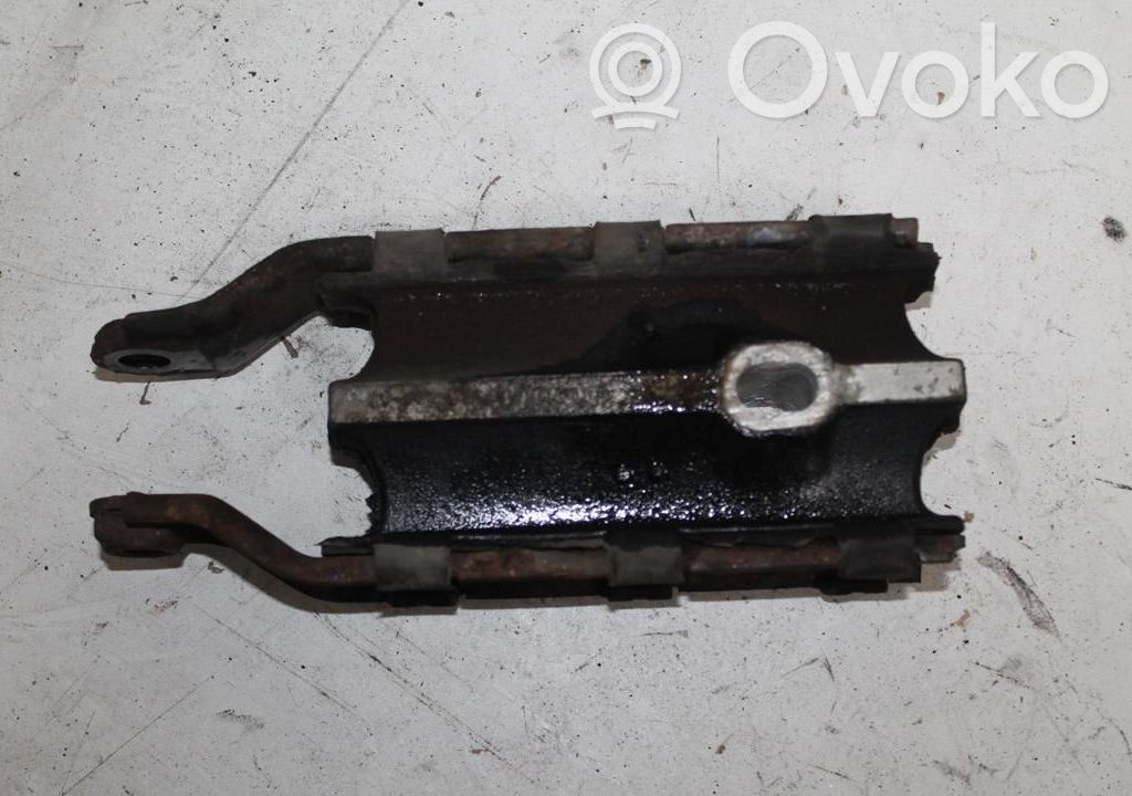 Engine mount bracket   31262935,D9445