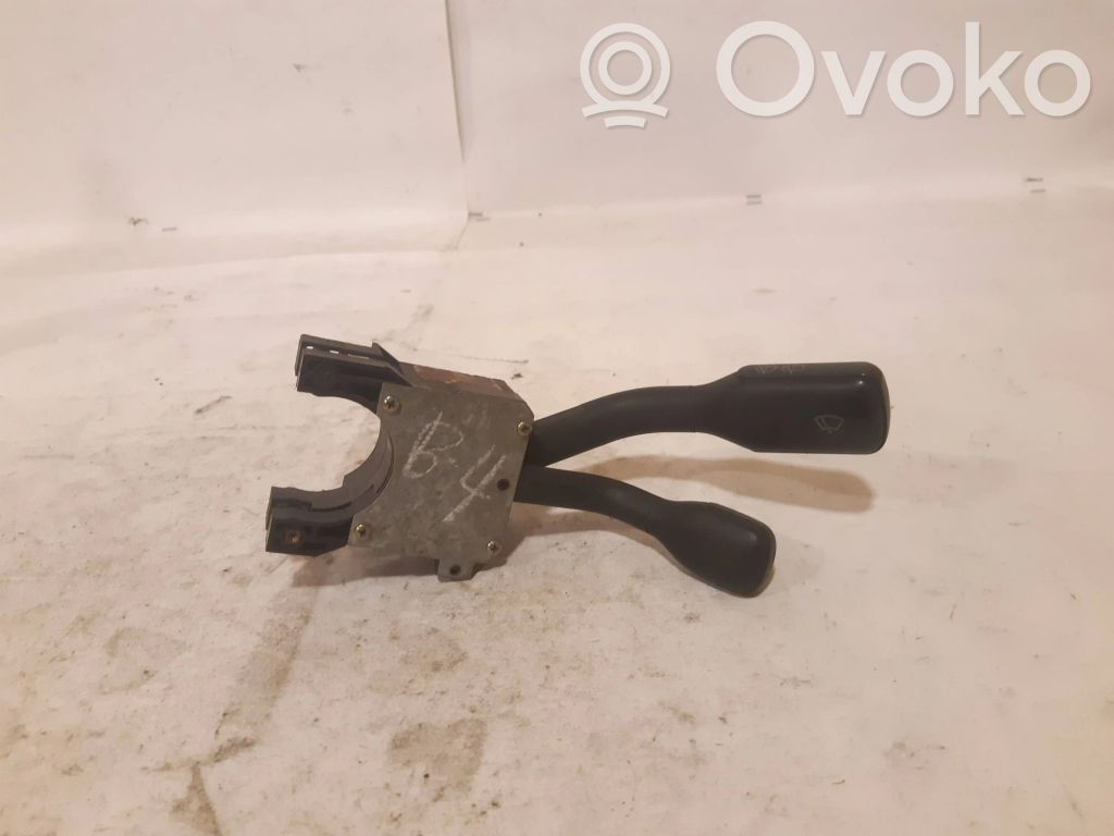 Audi A4 S4 B5 8D Manetka / Przełącznik wycieraczek 
