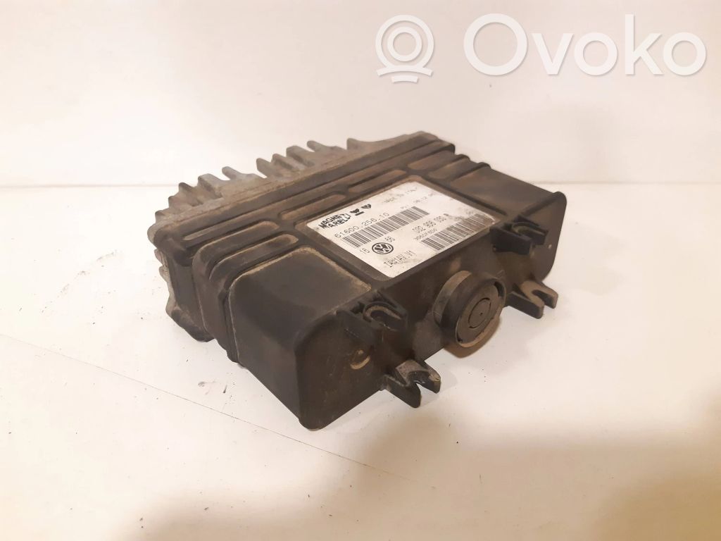 Volkswagen Golf III Engine control unit/module 