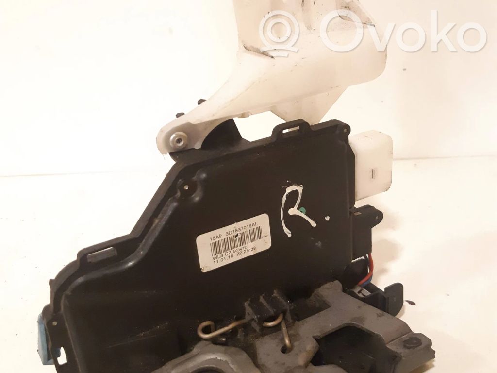 Volkswagen Caddy Priekšpusē slēdzene 