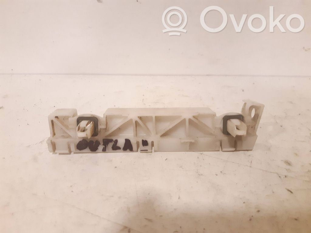 Rear bumper mounting bracket