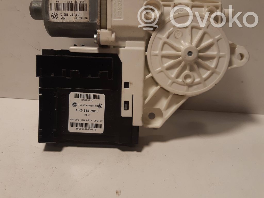 Skoda Octavia Mk2 (1Z) Silnik regulatora szyby drzwi przednich 