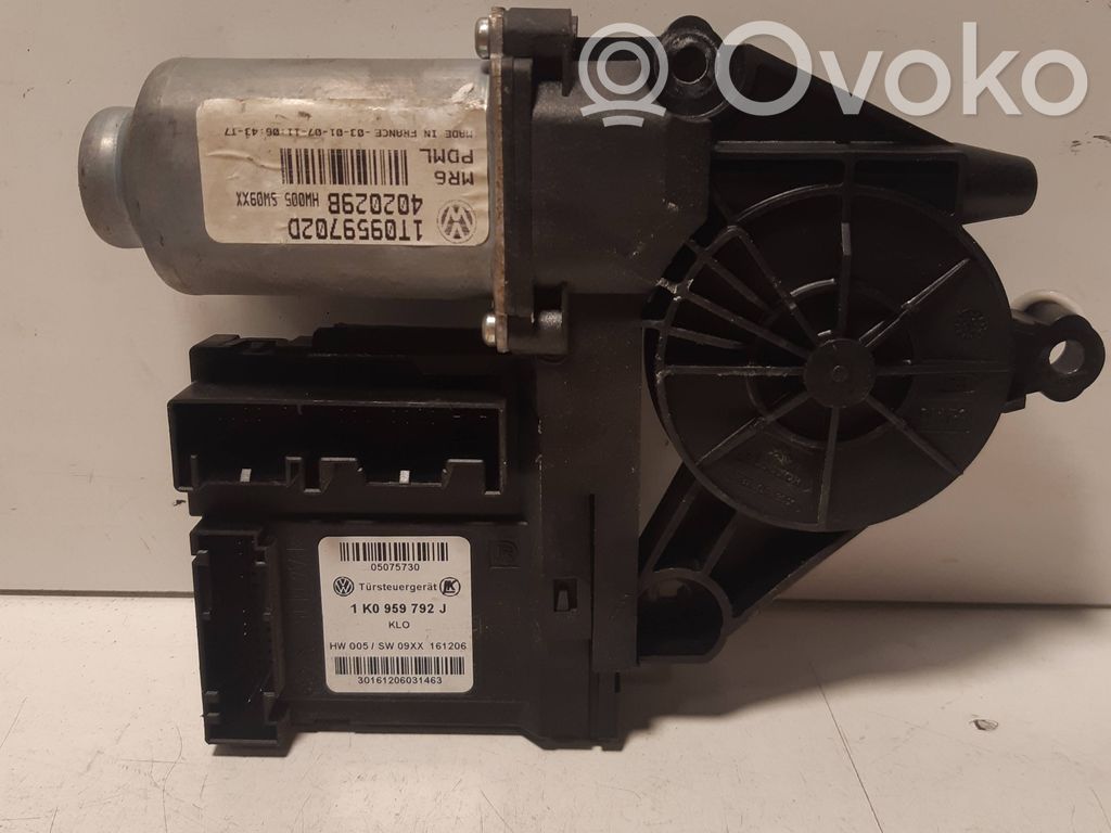 Volkswagen PASSAT B6 Silnik regulatora szyby drzwi przednich 