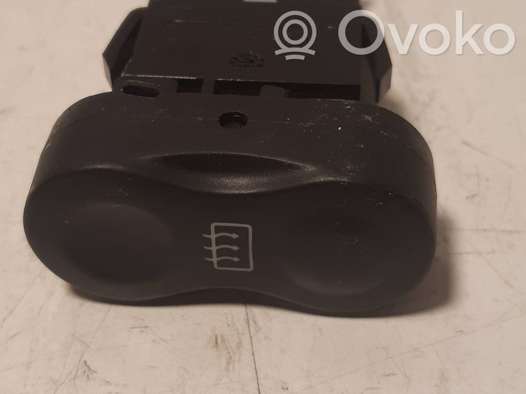 Dacia Sandero Windscreen/window heater switch 