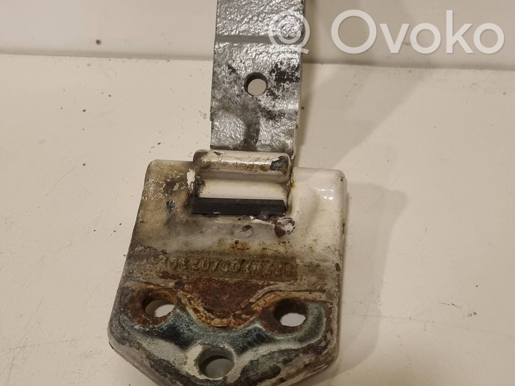 Volkswagen Touran I Rear door lower hinge 