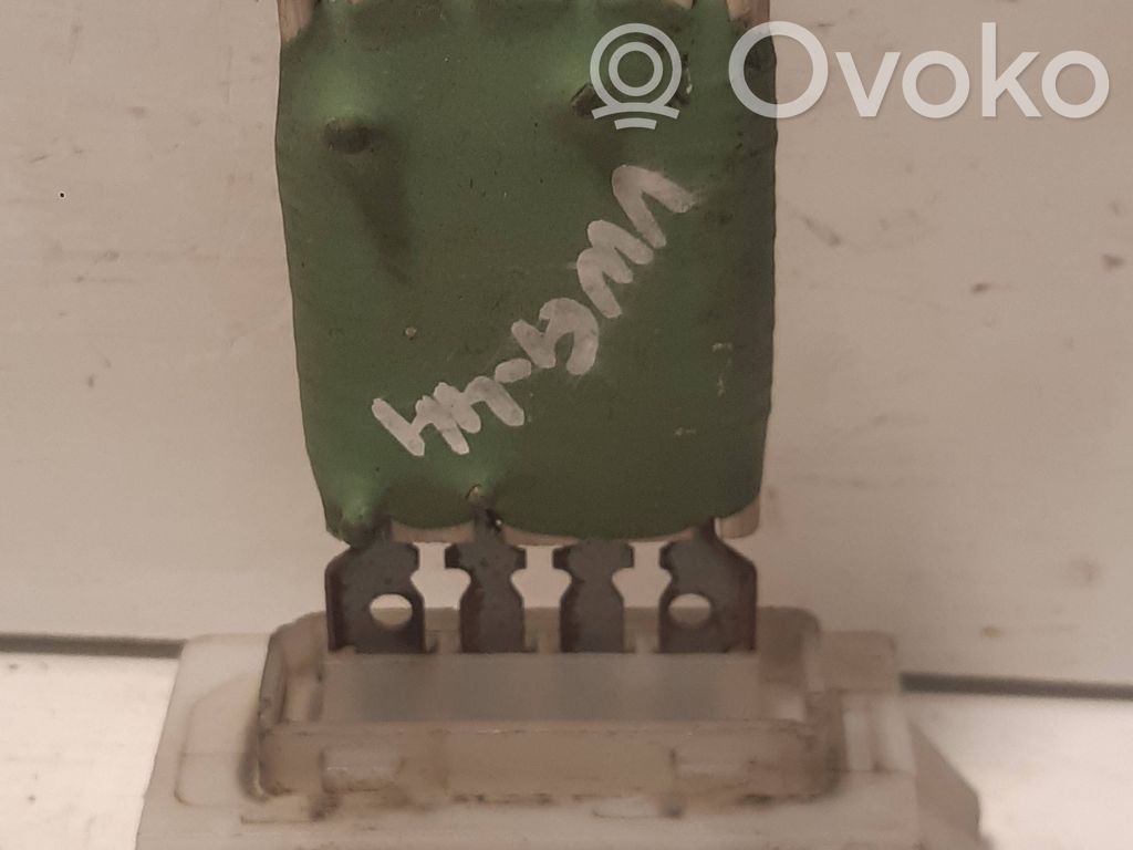 Volkswagen PASSAT B6 Heater blower motor/fan resistor 