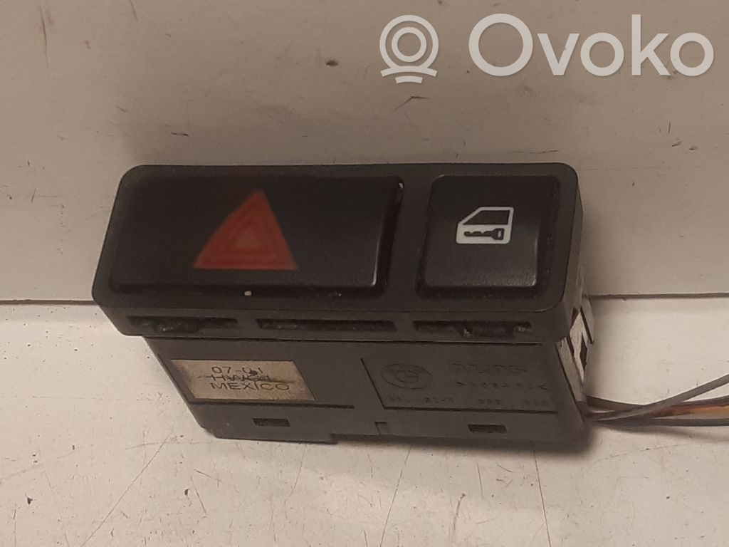 Hazard light switch   8368920
