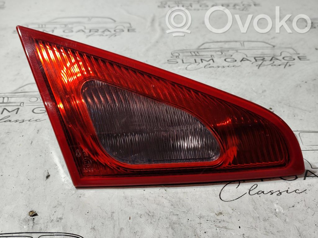 Lampy tylnej klapy bagażnika   MN105625,27840104