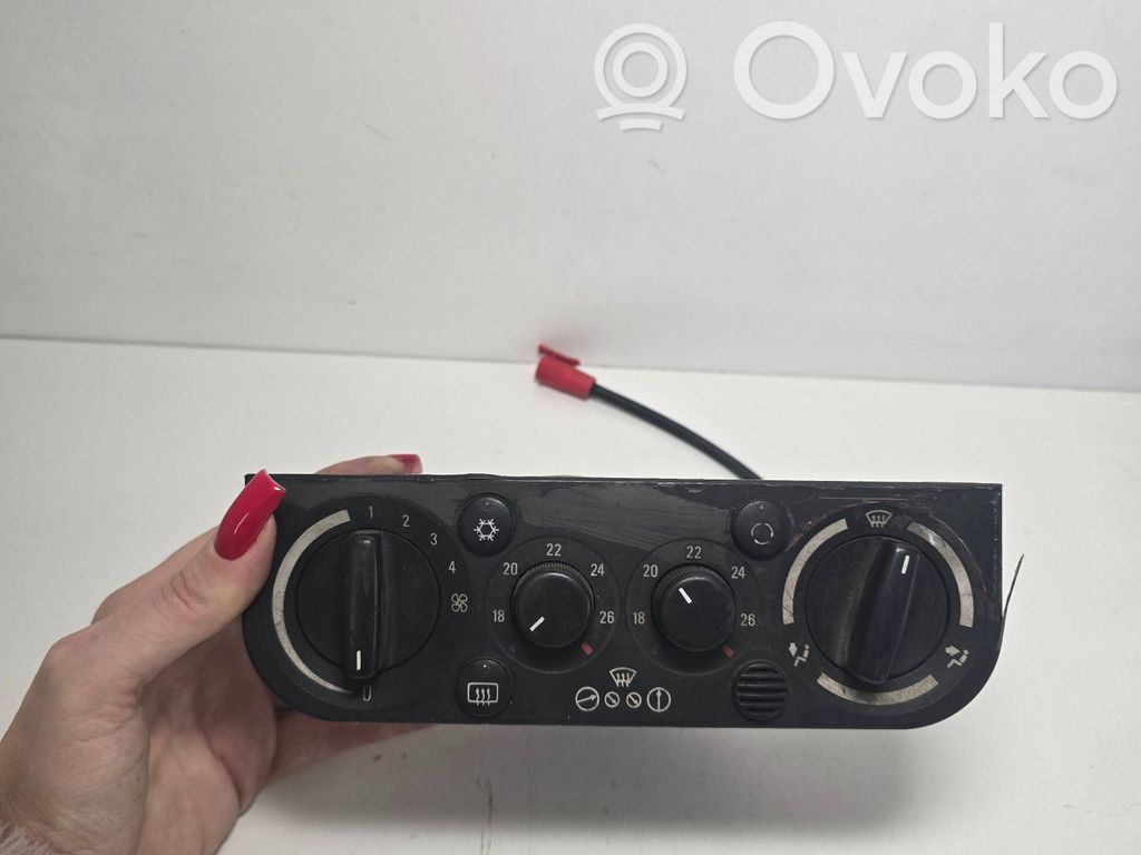 Climate control unit   1387340