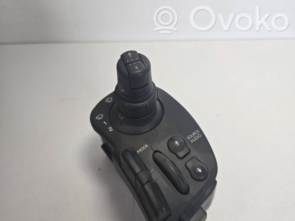 Renault Clio III Wiper control stalk 