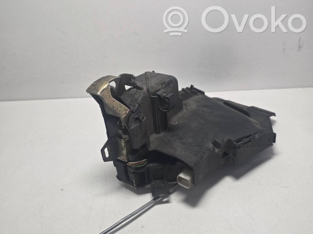 BMW 7 E38 Priekšpusē slēdzene 