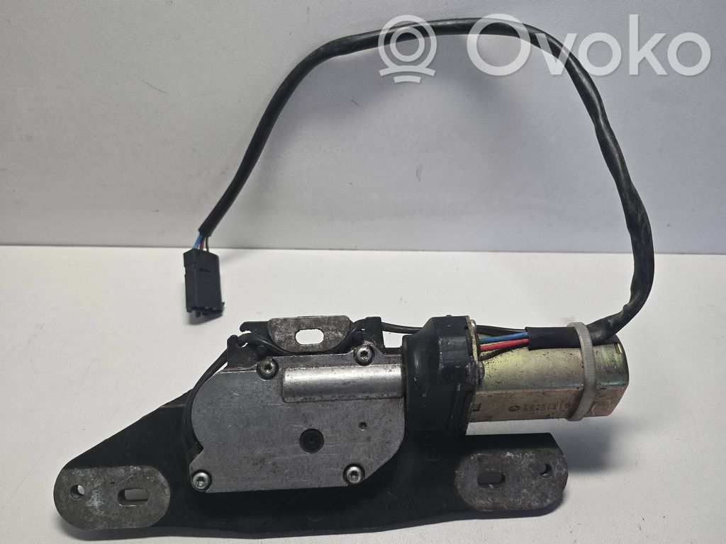 Aizmugurējā pārsega pievilcējs   67148362371