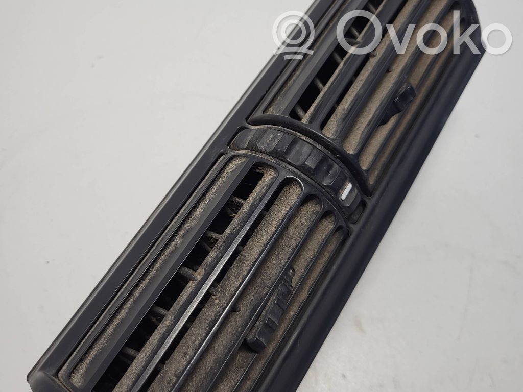 BMW 3 E36 Centrinės oro grotelės 