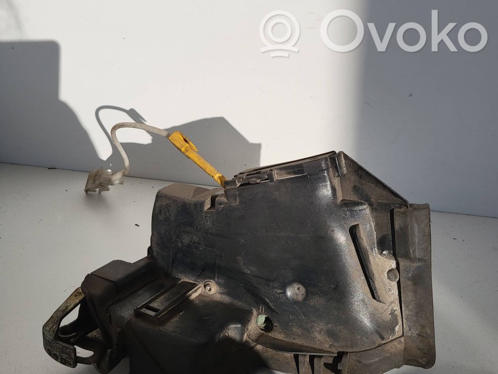 BMW 5 E39 Priekšpusē slēdzene 