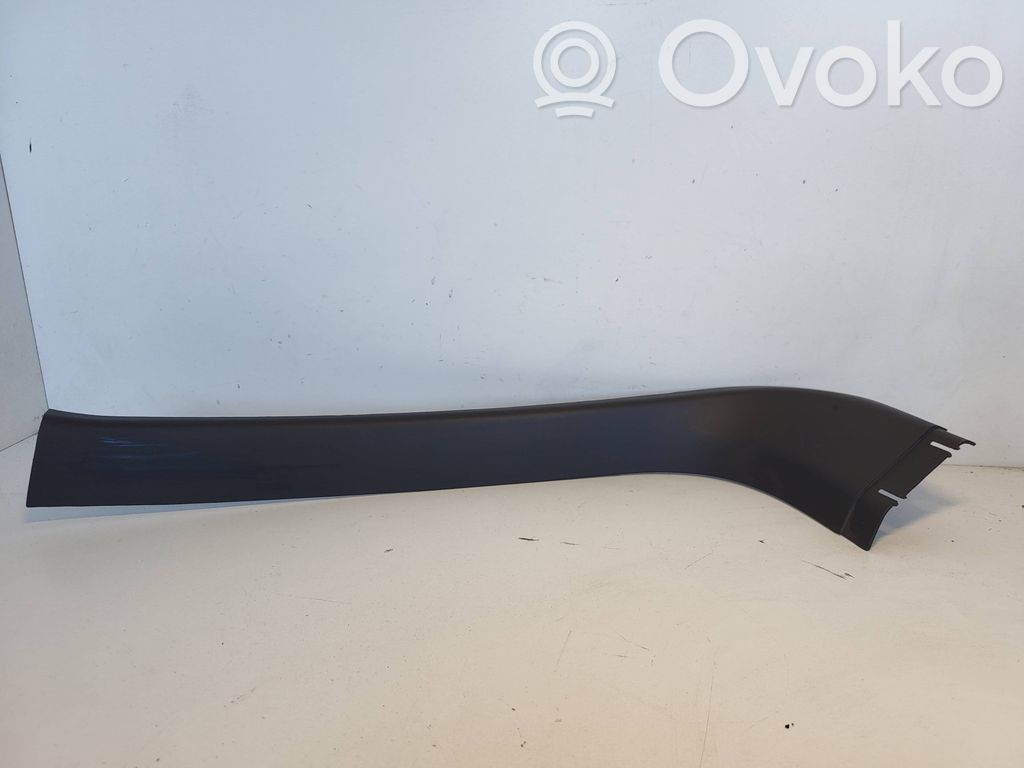 Tailgate trim   8402618