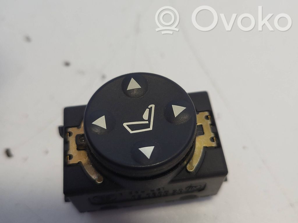 Seat control switch   8352291