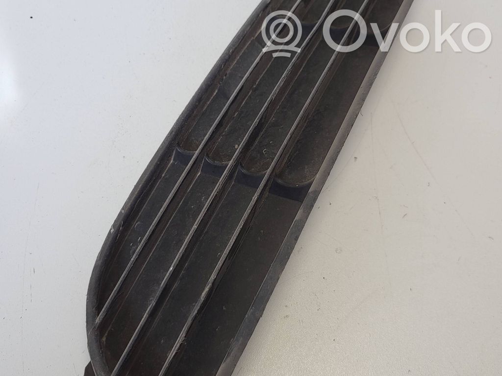 Audi A4 S4 B5 8D Mascherina inferiore del paraurti anteriore 