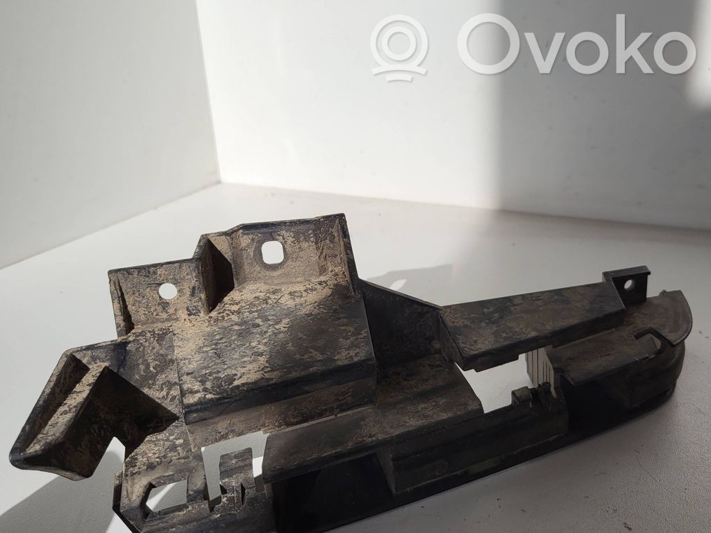 Rear bumper mounting bracket   7006823