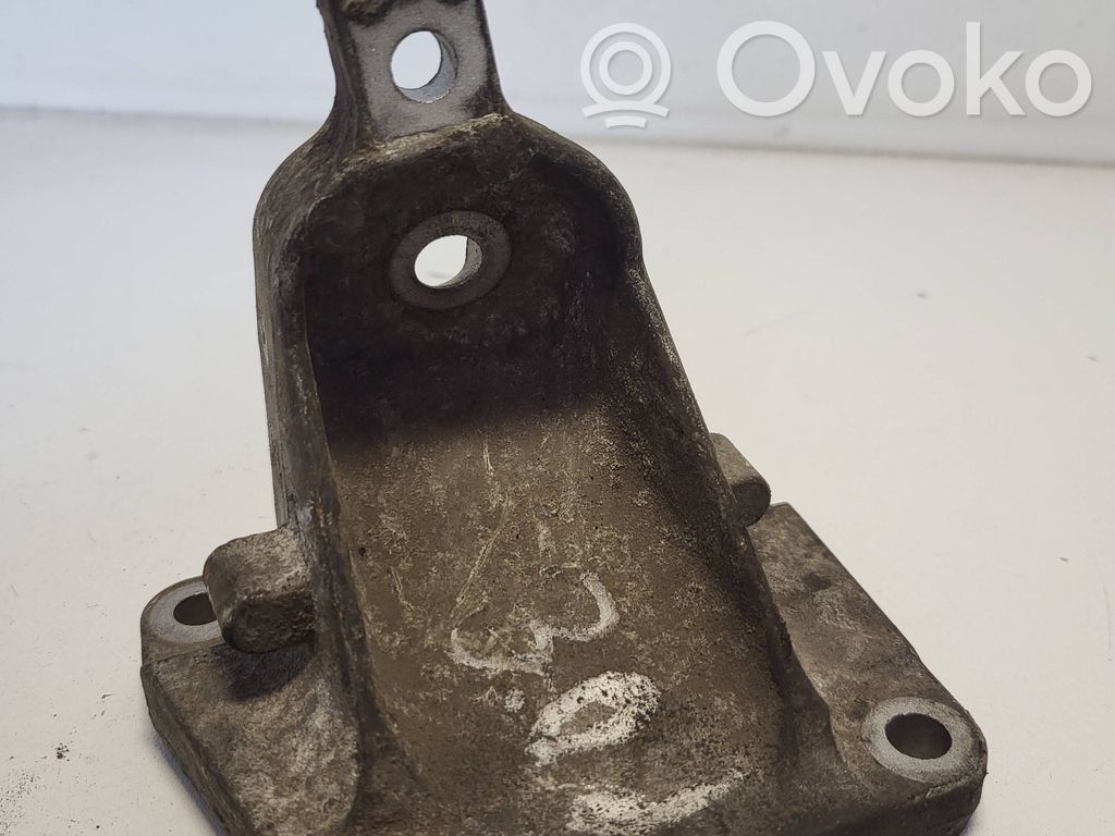 BMW 5 E39 Engine mounting bracket 