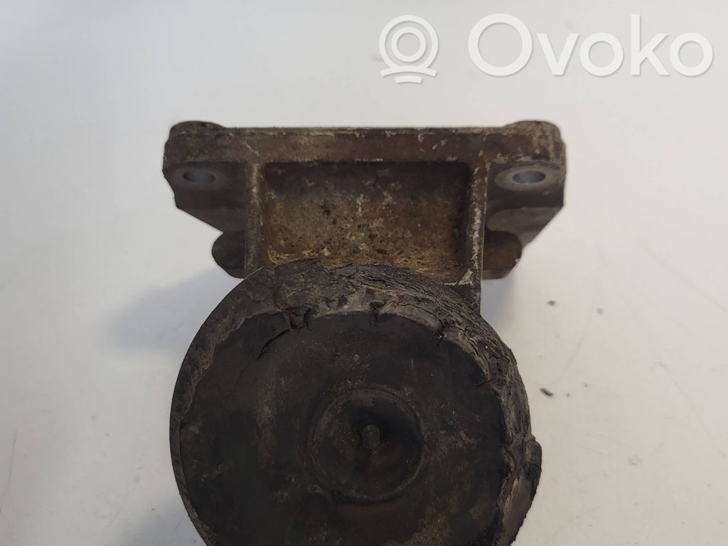 BMW 5 E39 Engine mounting bracket 