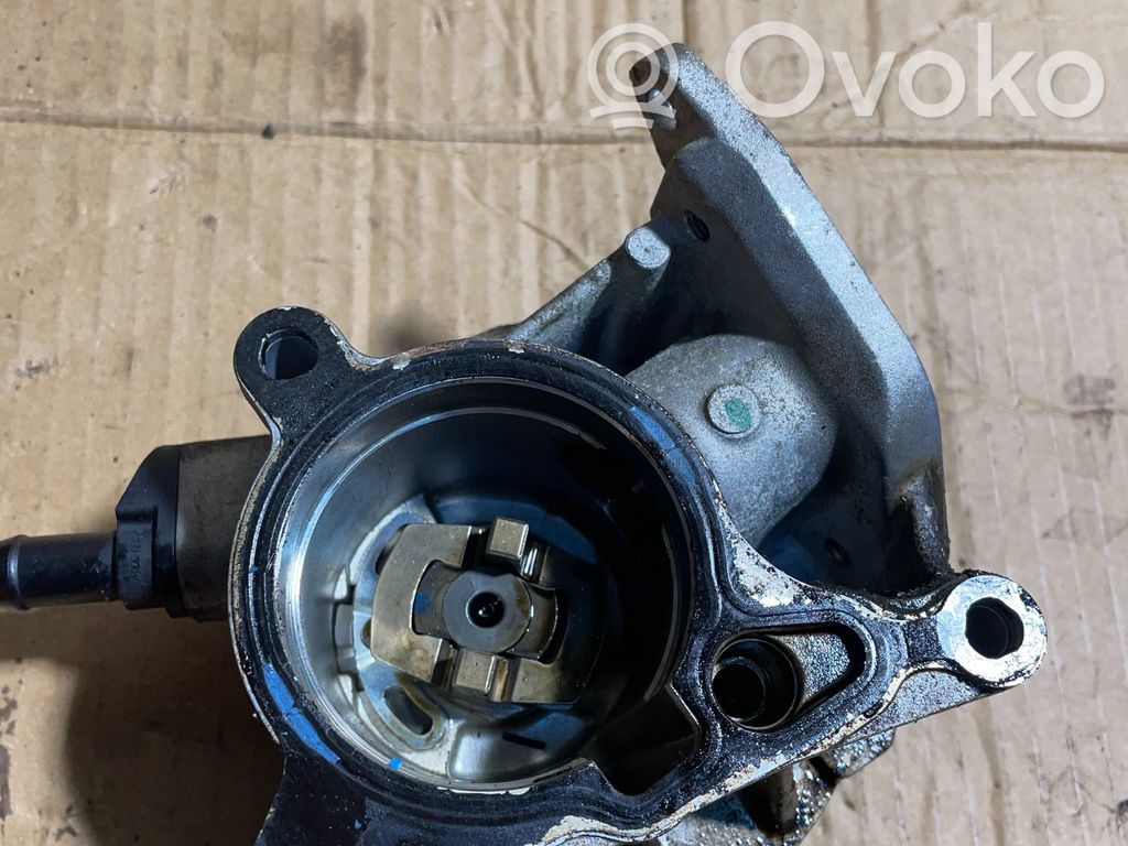 Volkswagen PASSAT B6 Vacuum pump 