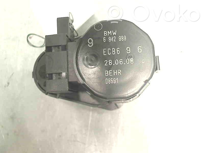 BMW 5 E60 E61 Motor/activador trampilla del aire acondicionado (A/C) 