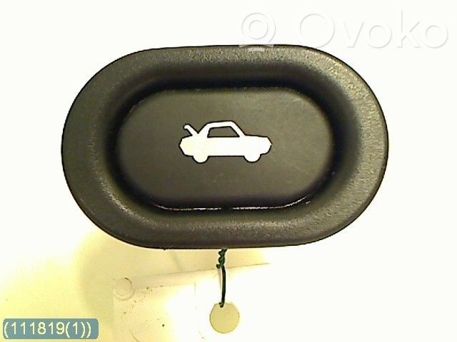 Tailgate/boot open switch button   4733440,156796