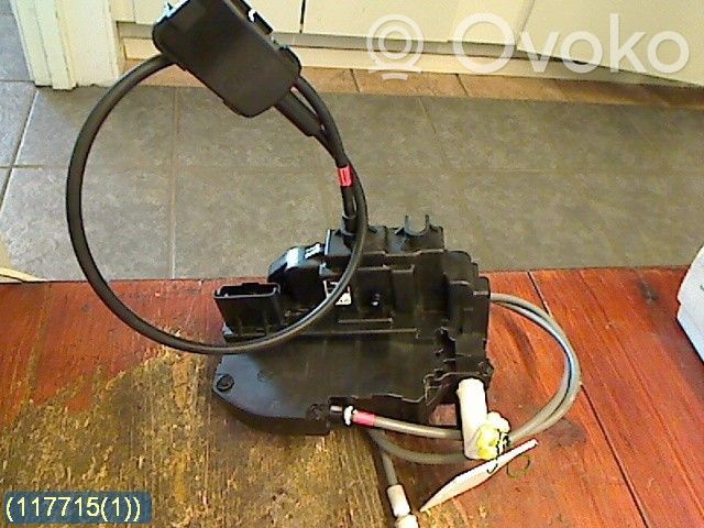 Nissan Note (E11) Priekšpusē slēdzene 