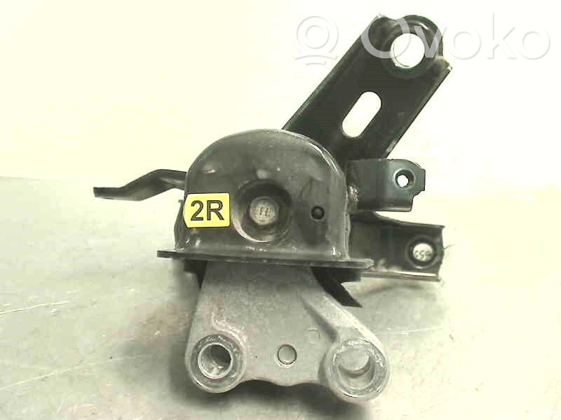 Toyota Avensis T270 Engine mounting bracket 