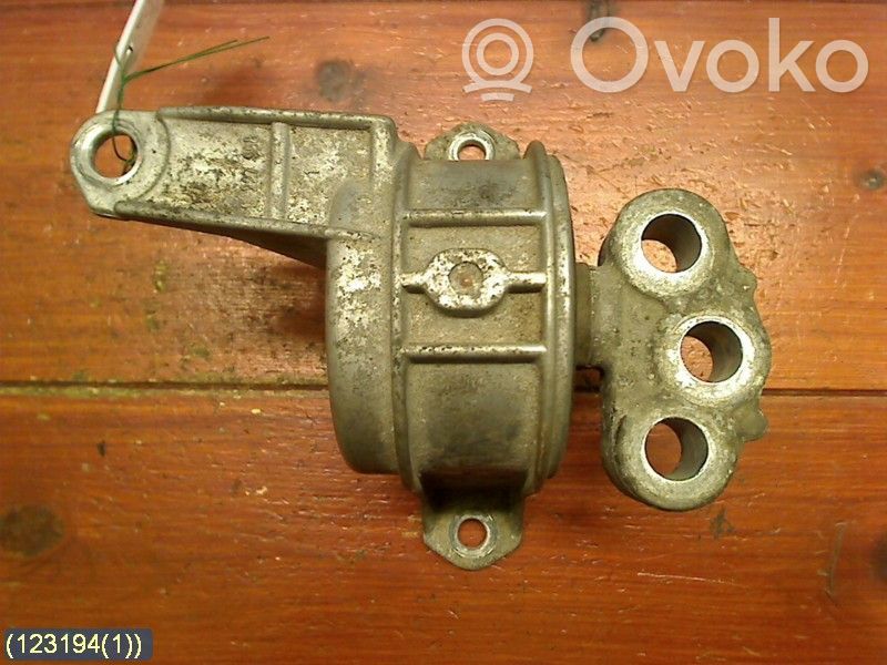 Opel Zafira A Engine mounting bracket 