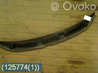 Moldura del limpia   8251G1