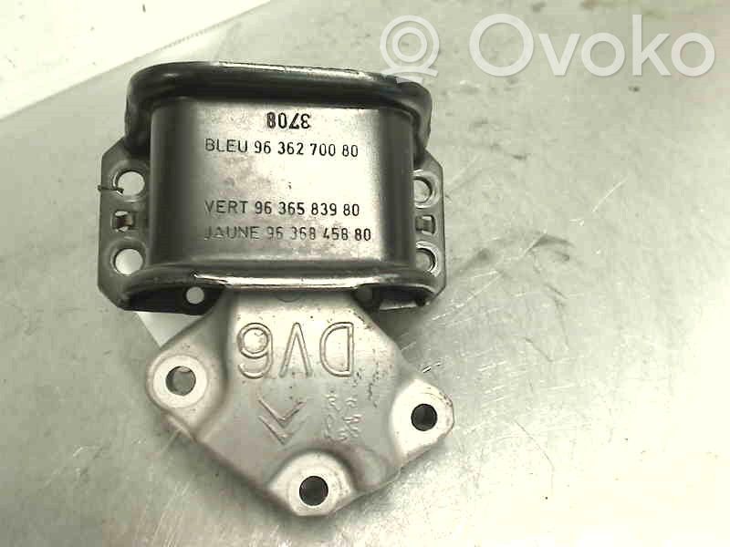 Peugeot 308 Engine mounting bracket 