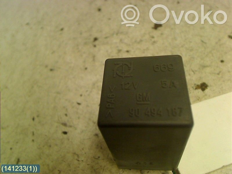 Opel Omega B1 Fuel pump relay 