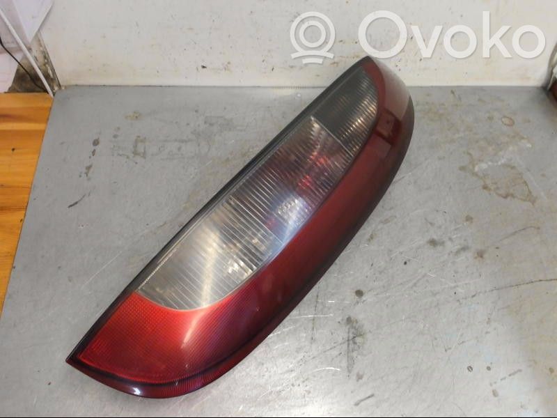 Opel Corsa C Aizmugurējais lukturis virsbūvē 