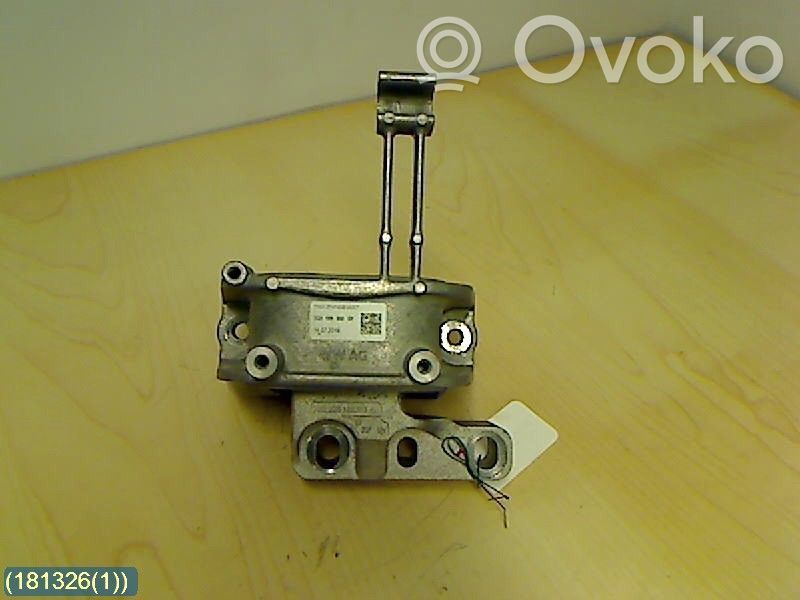 Volkswagen Golf VII Engine mounting bracket 