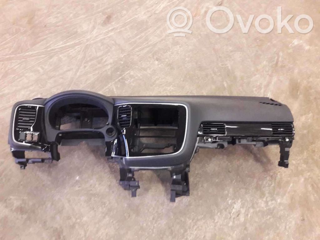 Mitsubishi Outlander Panelės apdailos skydas (apatinis) 