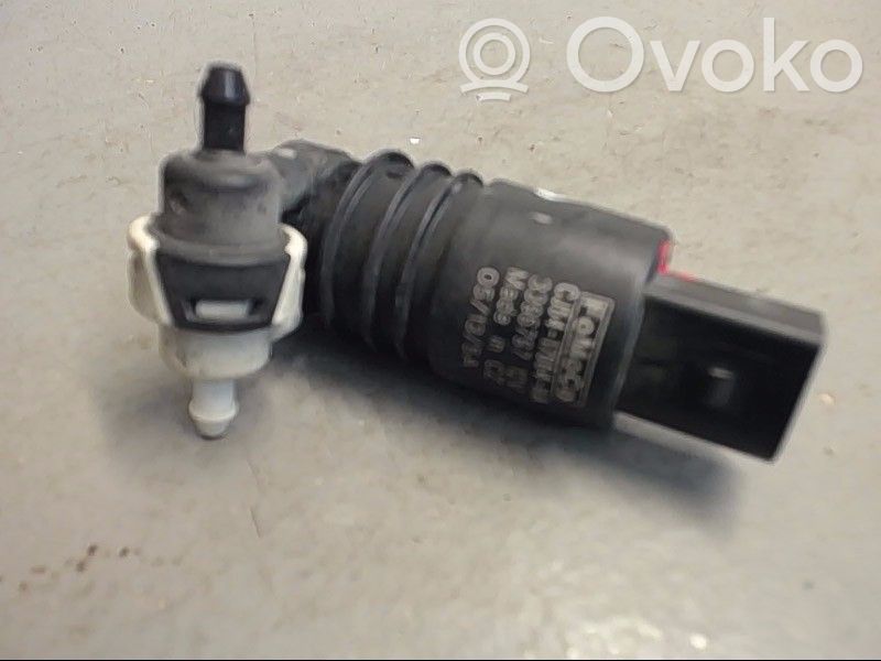 Ford Kuga II Windscreen/windshield washer pump 